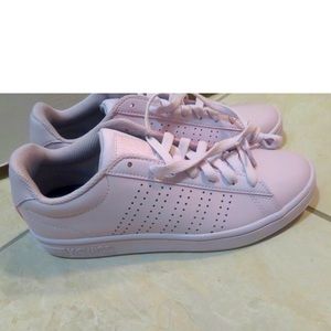 K-Swiss Low Top Sneakers New Size 8
